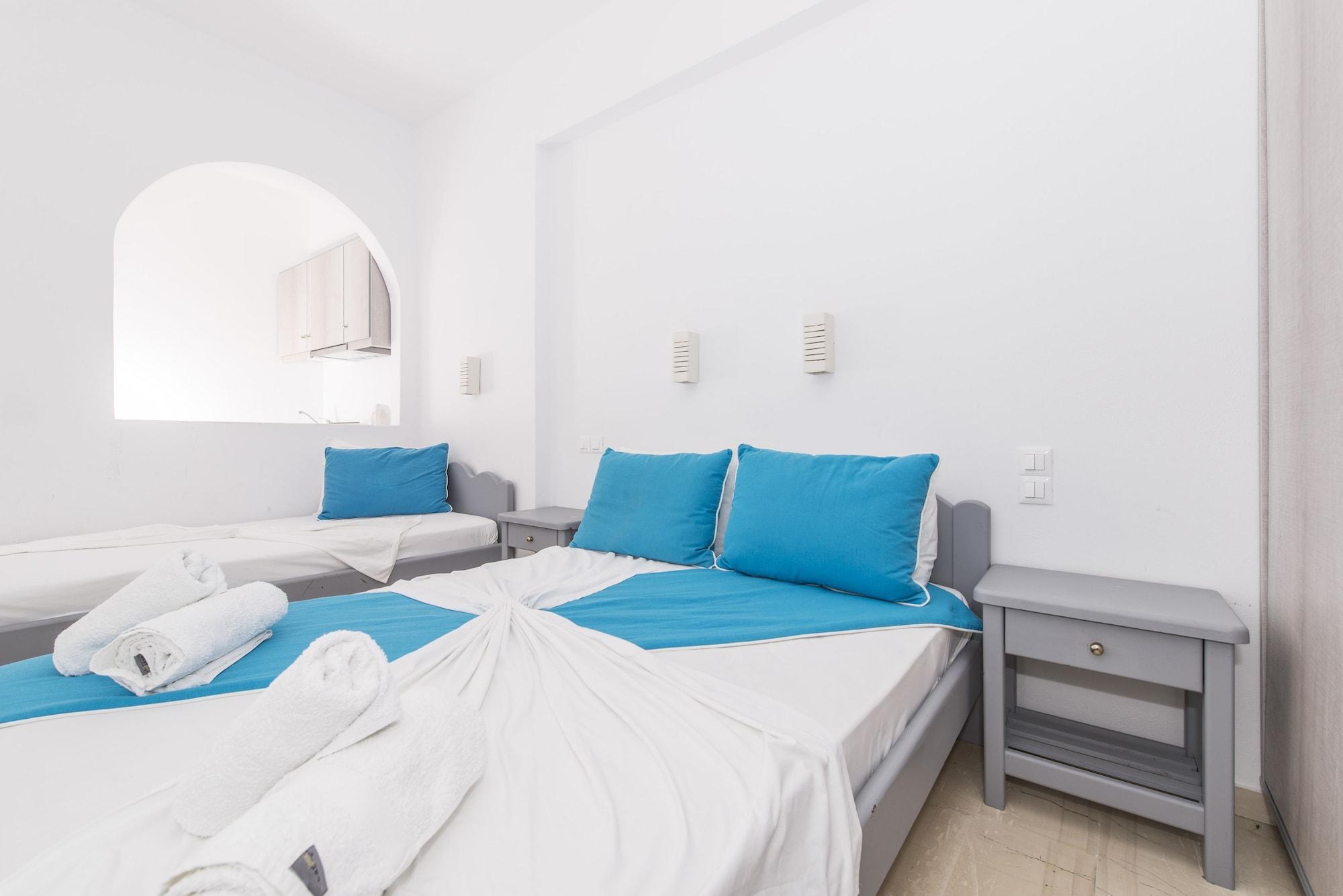 Kamári Blue Waves Suites & Apartments מראה חיצוני תמונה